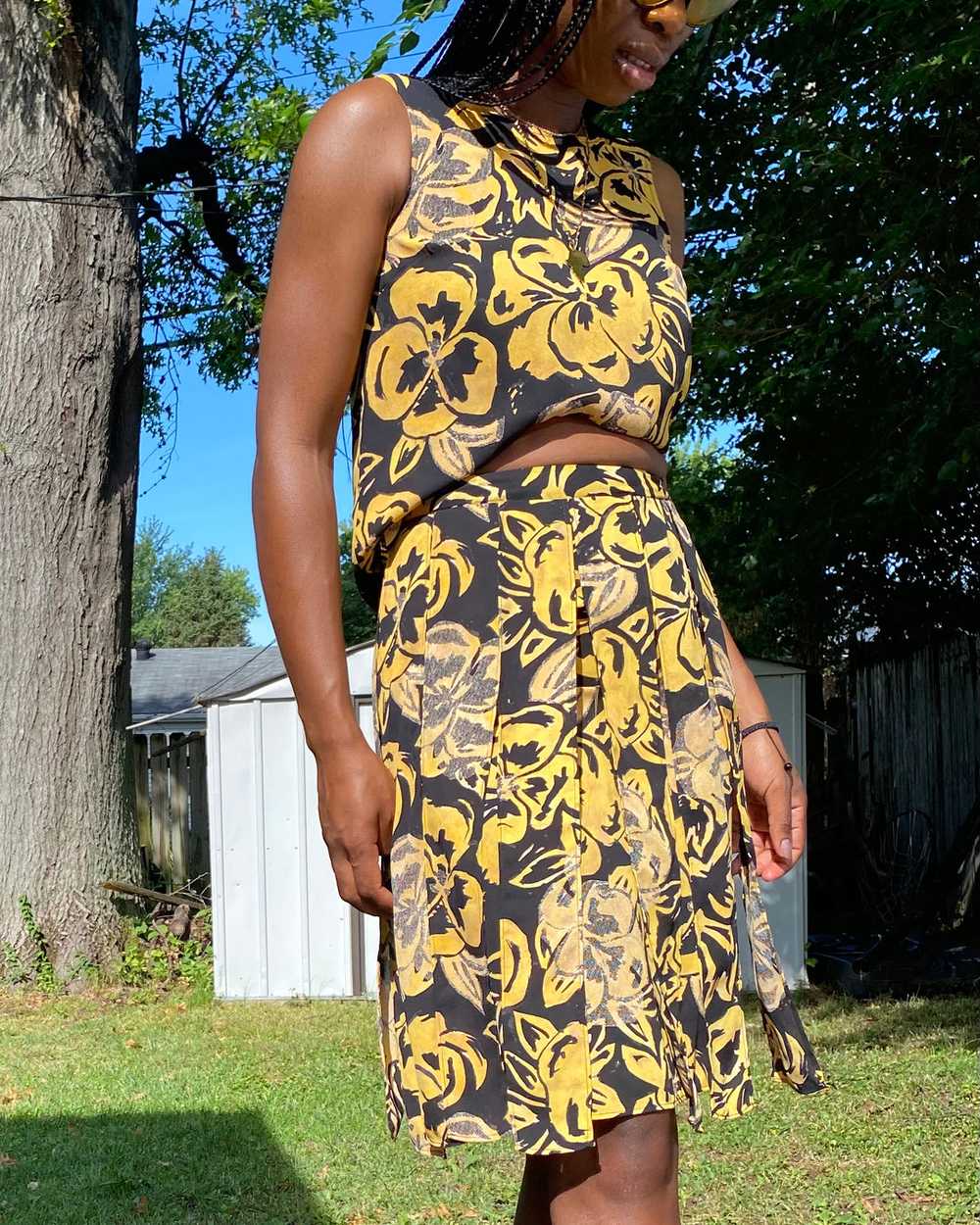 Yellow Floral Patterned Sleeveless Skirt Set - image 4