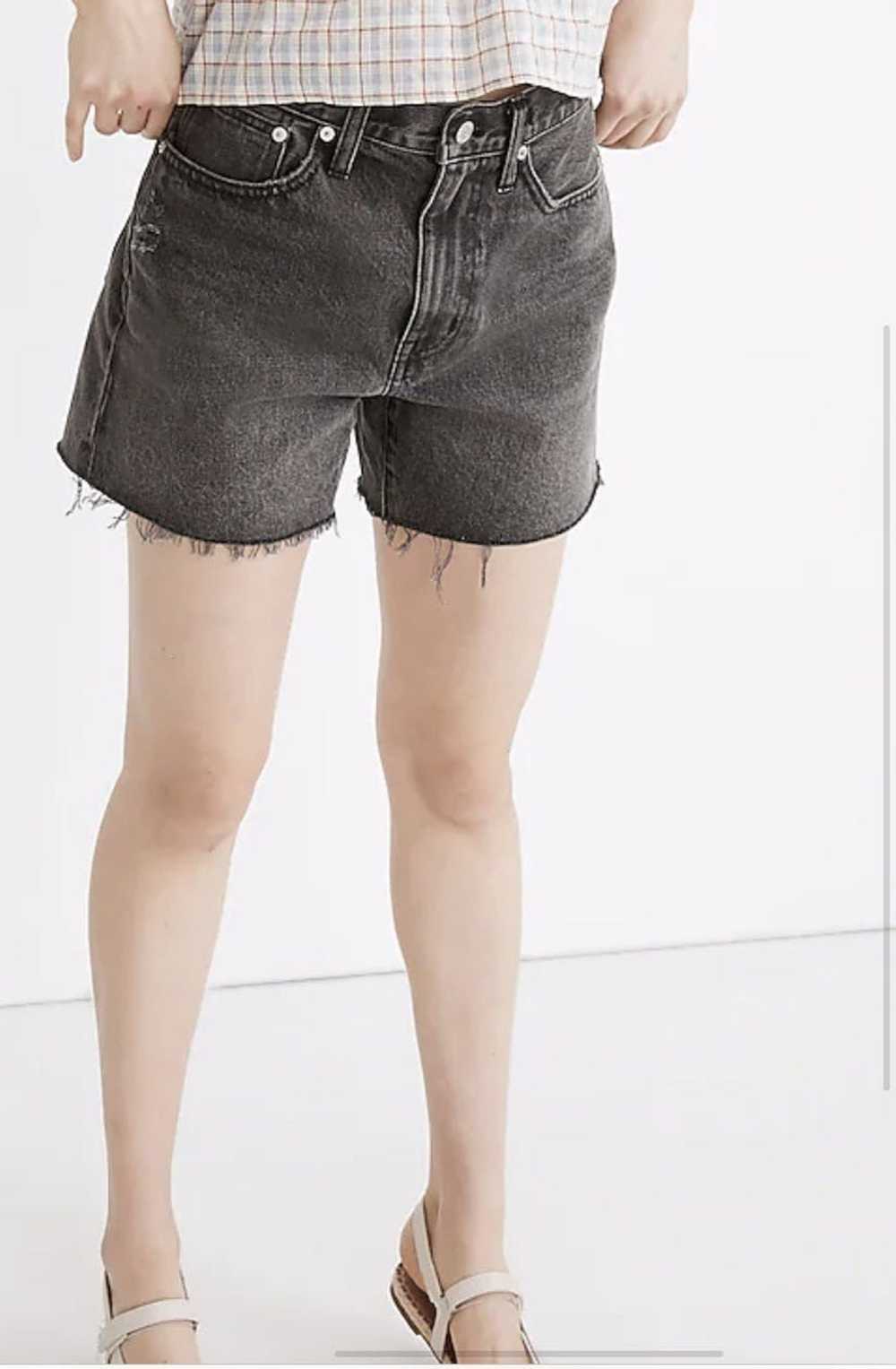 Madewell Madewell Relaxed Mid-Length Denim Shorts - image 1