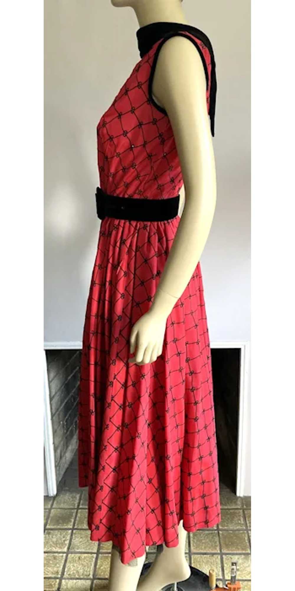 1950's Red Taffeta & Black Velvet Dress With Crin… - image 3