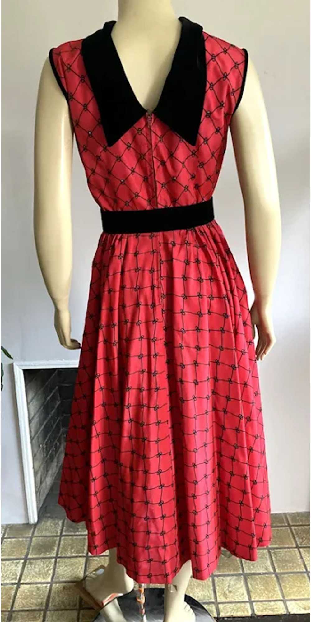 1950's Red Taffeta & Black Velvet Dress With Crin… - image 4