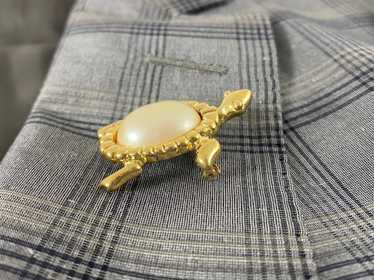 Vintage TRIFARI Gold-Tone Turtle Brooch | Pearliz… - image 1