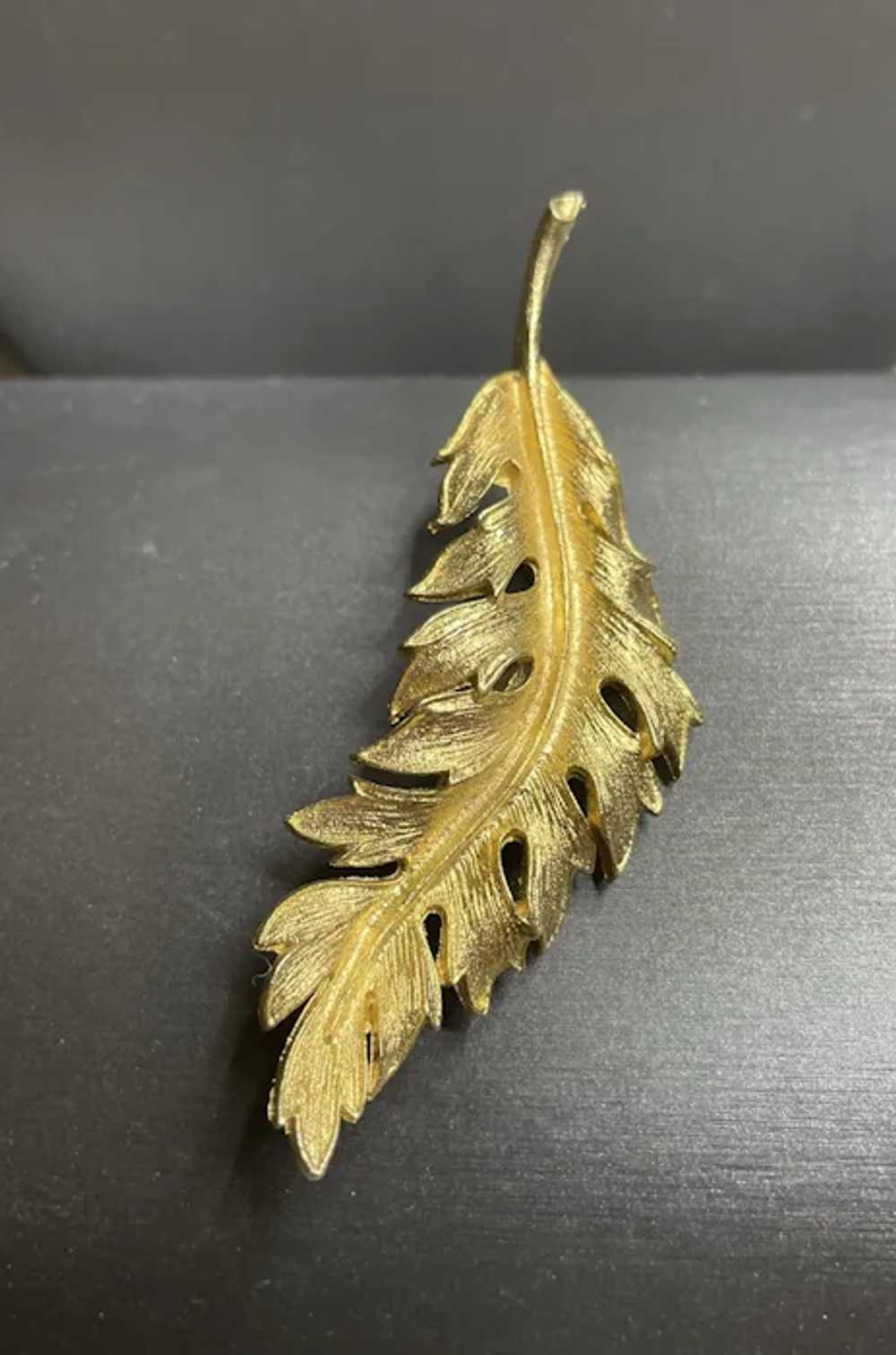 Coro 1961 Realistic Golden Leaf - image 9