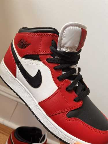 Jordan Brand × Nike Jordan 1 Mid Chicago Black Toe