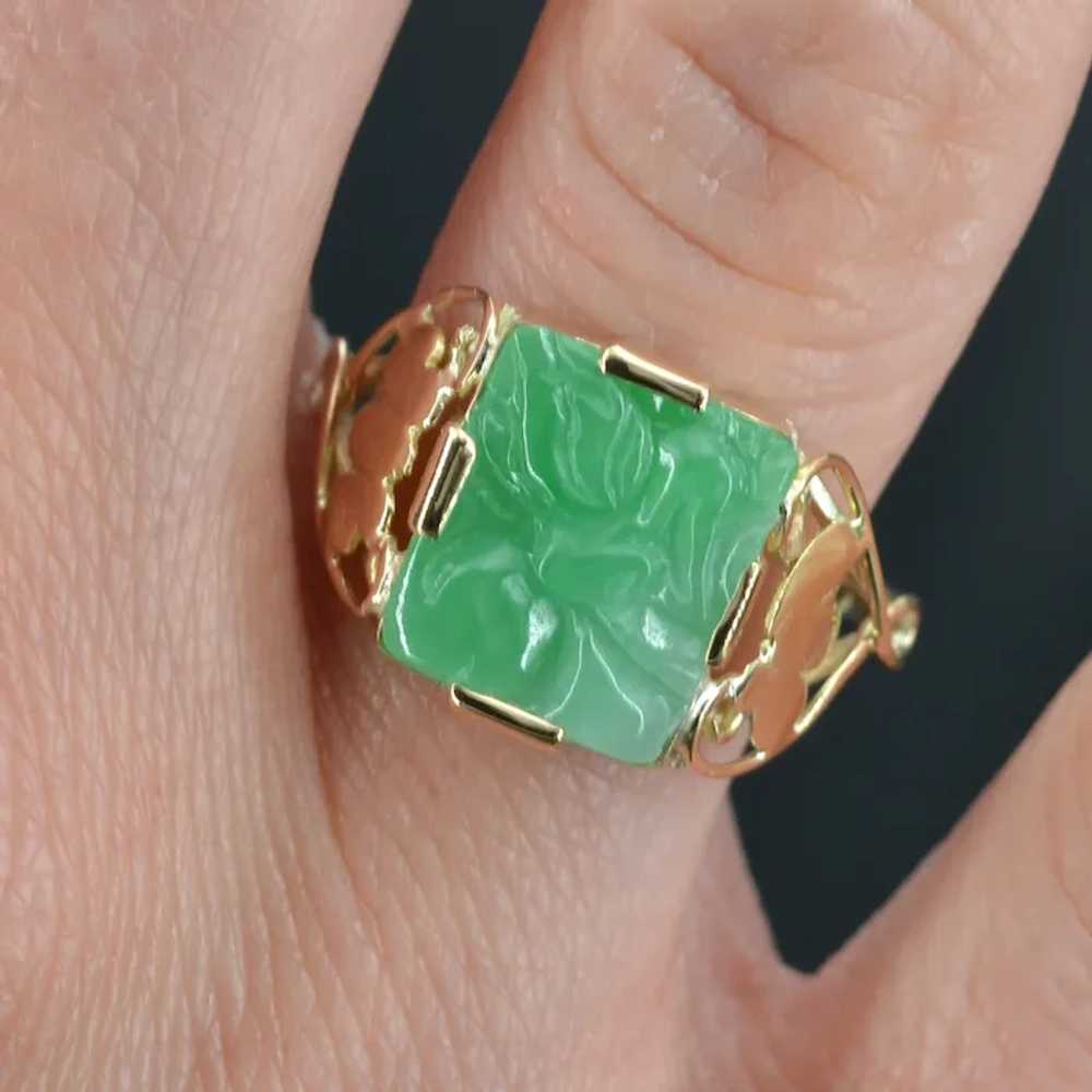 1930s Art Deco Engraved Jade Yellow Gold Ring - image 5