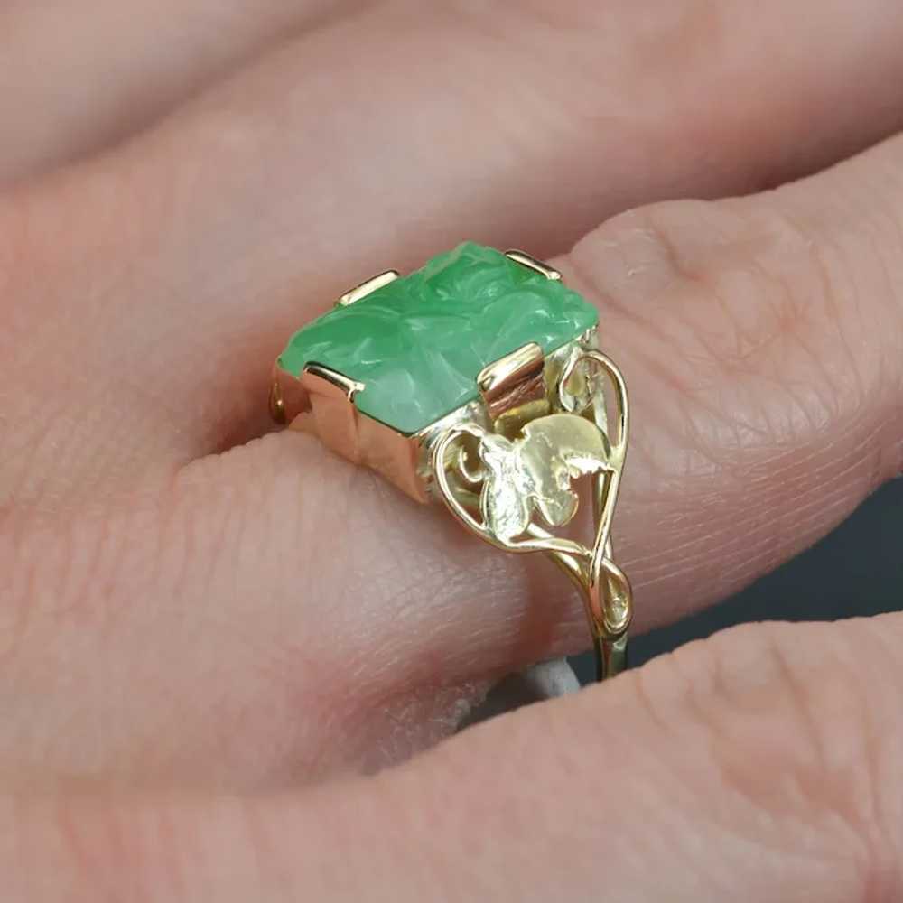 1930s Art Deco Engraved Jade Yellow Gold Ring - image 9