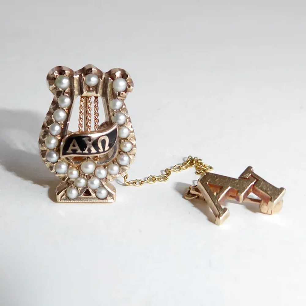 10k Alpha Chi Omega Fraternal Pin w Seed Pearls - image 3