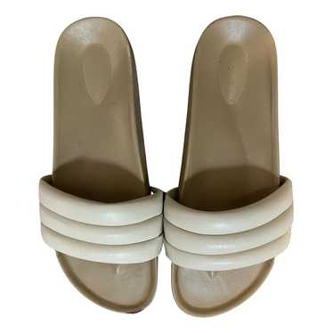 Beatrice Valenzuela Leather sandal