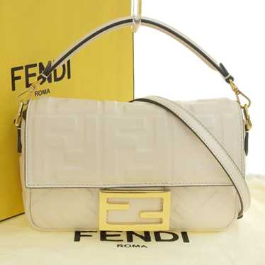 FENDI O'LOCK BAGS The signature logo contaminates the leathergoods world