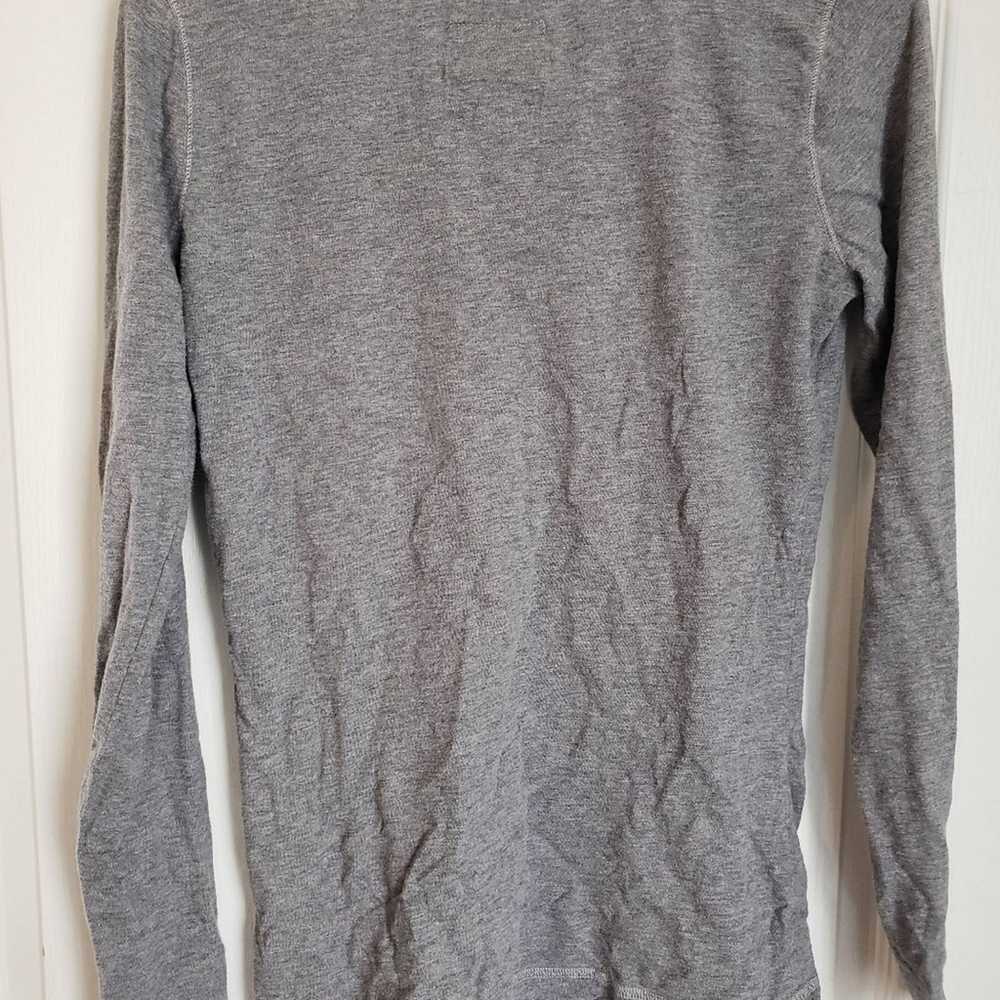 Hollister Hollister long sleeve classic tee size … - image 2