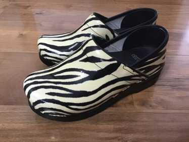 Dansko Clogs Size 38 Yellow/Black Zebra Print  Clo