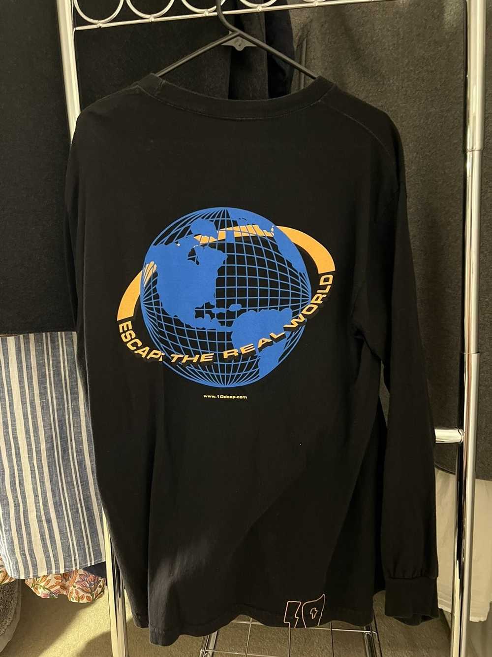 10 Deep 10 Deep Longsleeve Escape the real world - image 1