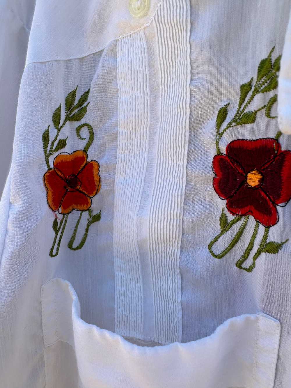 Floral Embroidered Guayabera 1960's Tony Creacion… - image 3