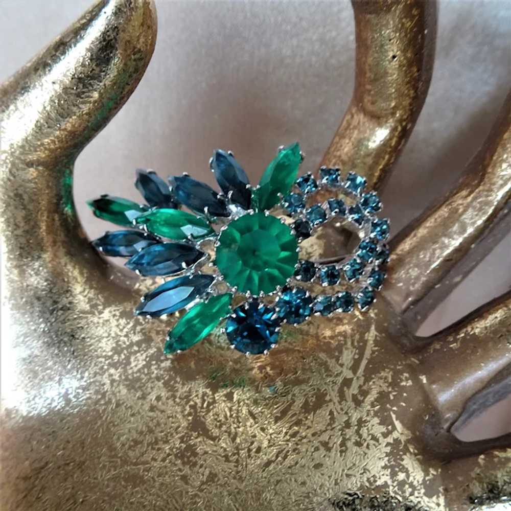 BEAUTIFUL Vintage Brooch,Sparkling Glass Striking… - image 2
