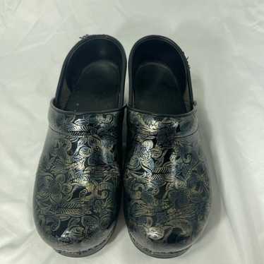 Dansko henna floral store clogs