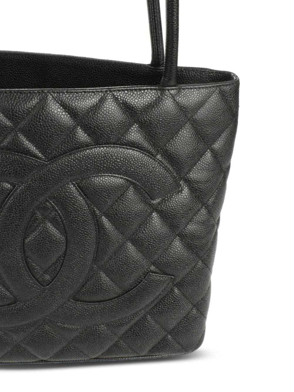 CHANEL Pre-Owned 2000 Medallion leather tote bag … - image 4