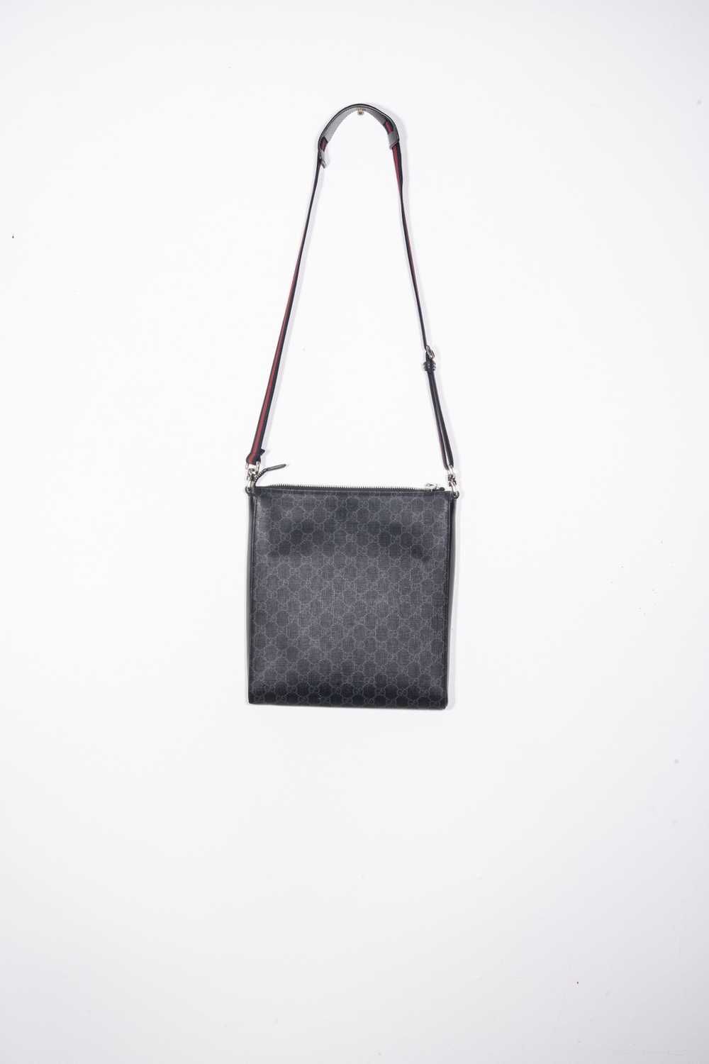 tas sling-bag Gucci Night Courier GG Supreme Canvas Messenger