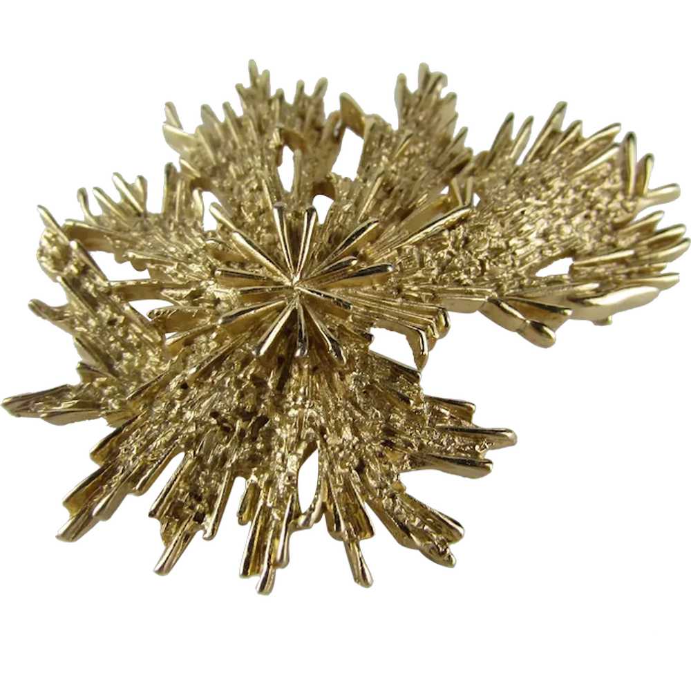 Crown Trifari  Mid-Century Modernist Gold Tone Pin - image 1