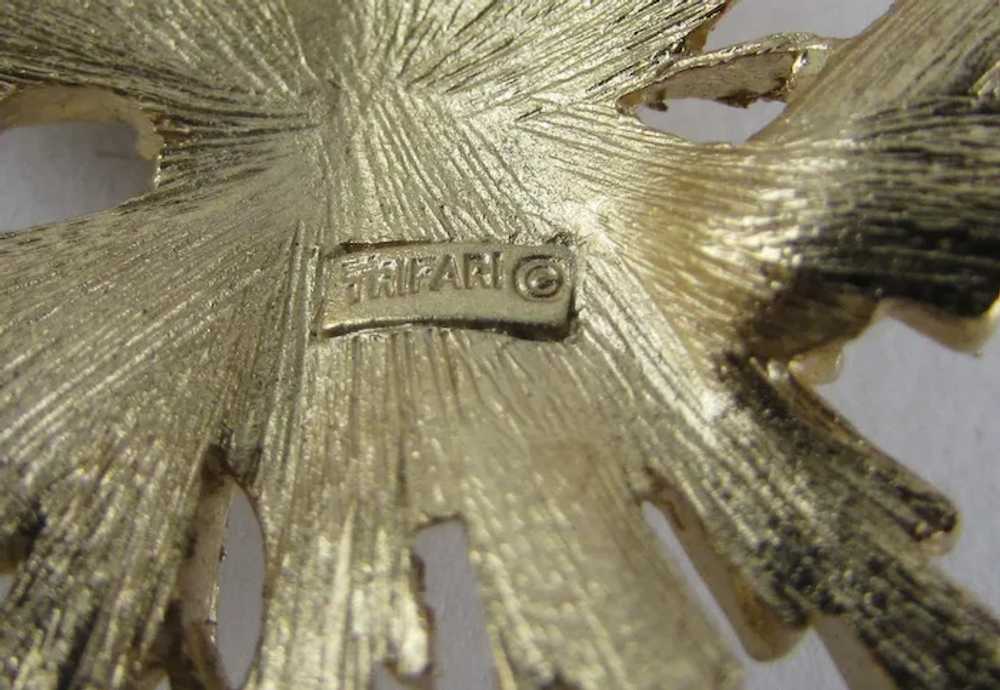 Crown Trifari  Mid-Century Modernist Gold Tone Pin - image 3