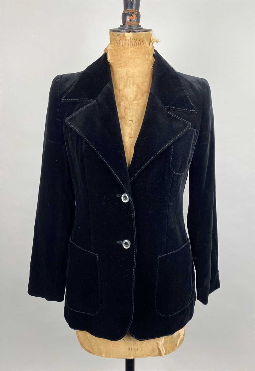 70's Black Velvet Tuxedo Blazer Dagger Collar Jac… - image 4