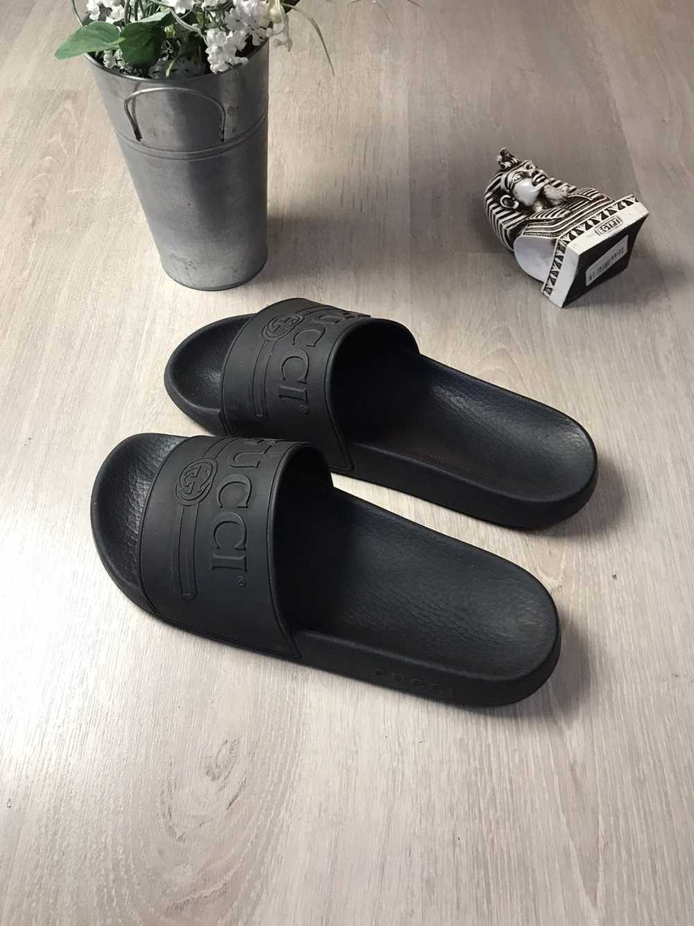 Gucci Gucci big logo slides slip ons sandals pool… - image 2