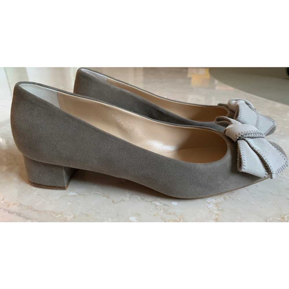 Fendi Pumps/Peeptoes Patent leather in Grey - image 2