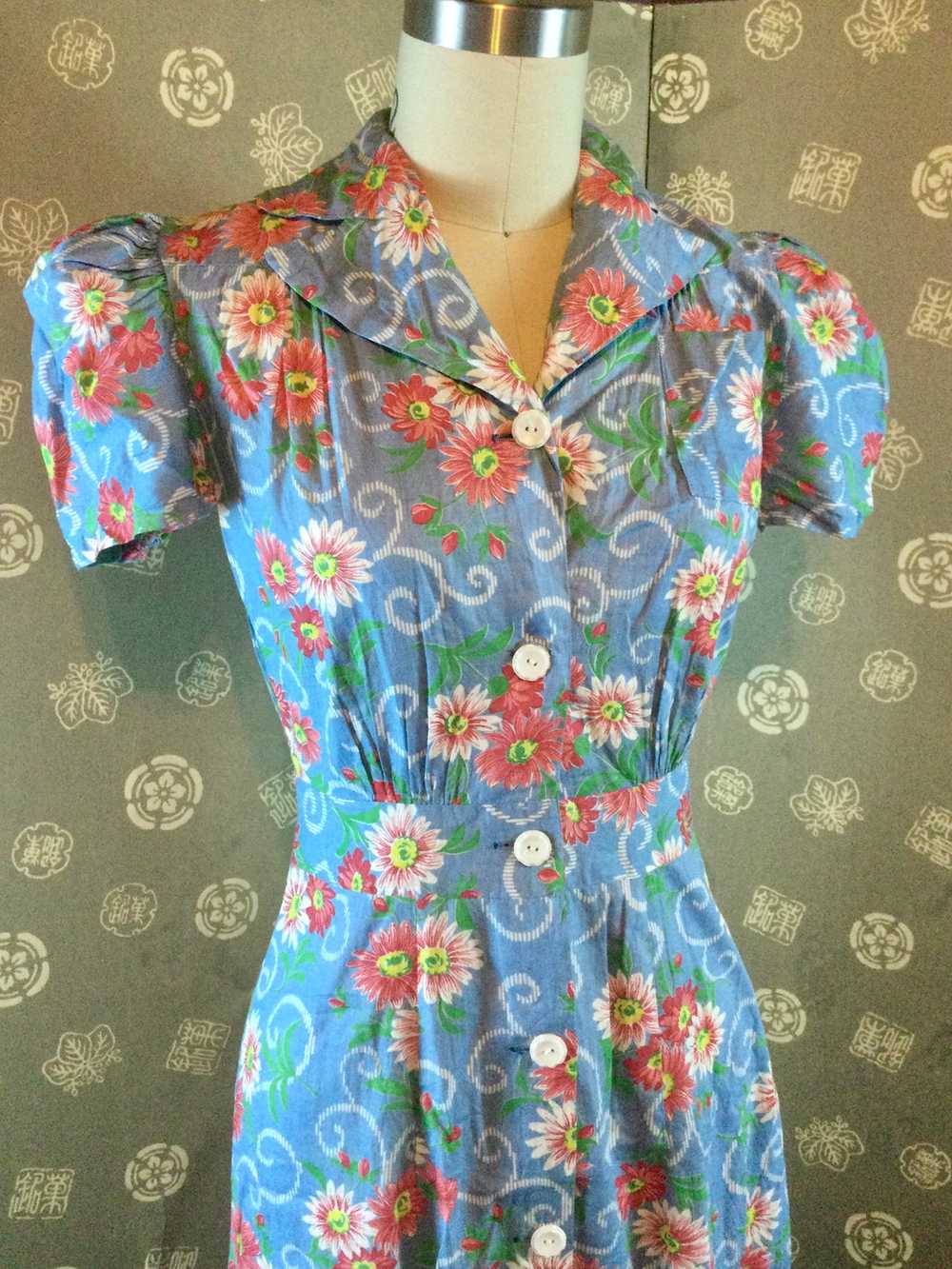 1940s Floral Cotton Shirtwaist Dress - image 5