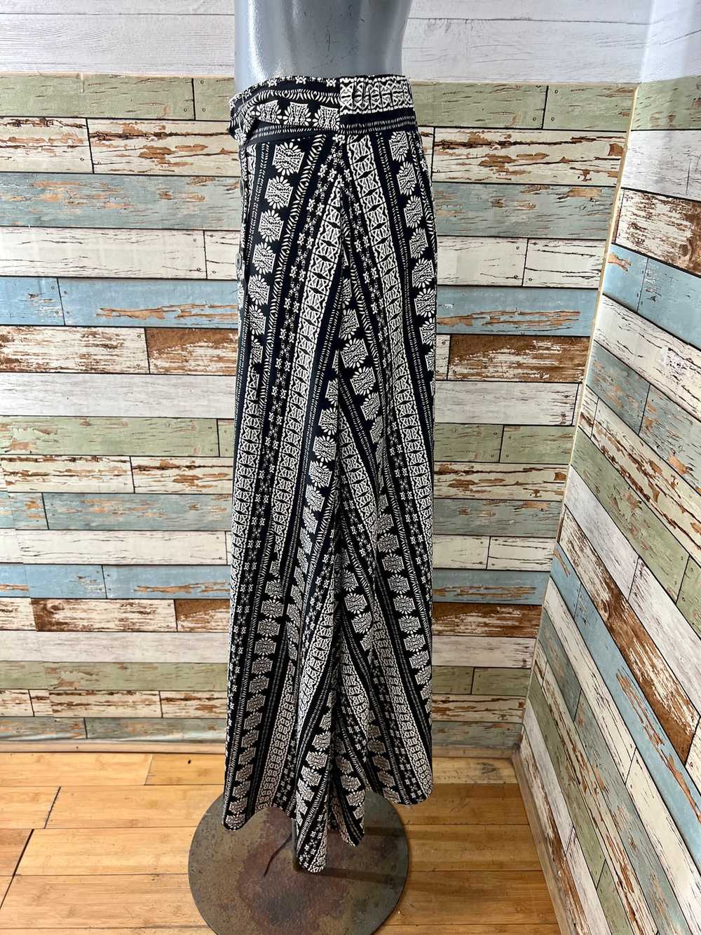 00’s Gray & Black Printed Maxi Revival Skirt - image 2