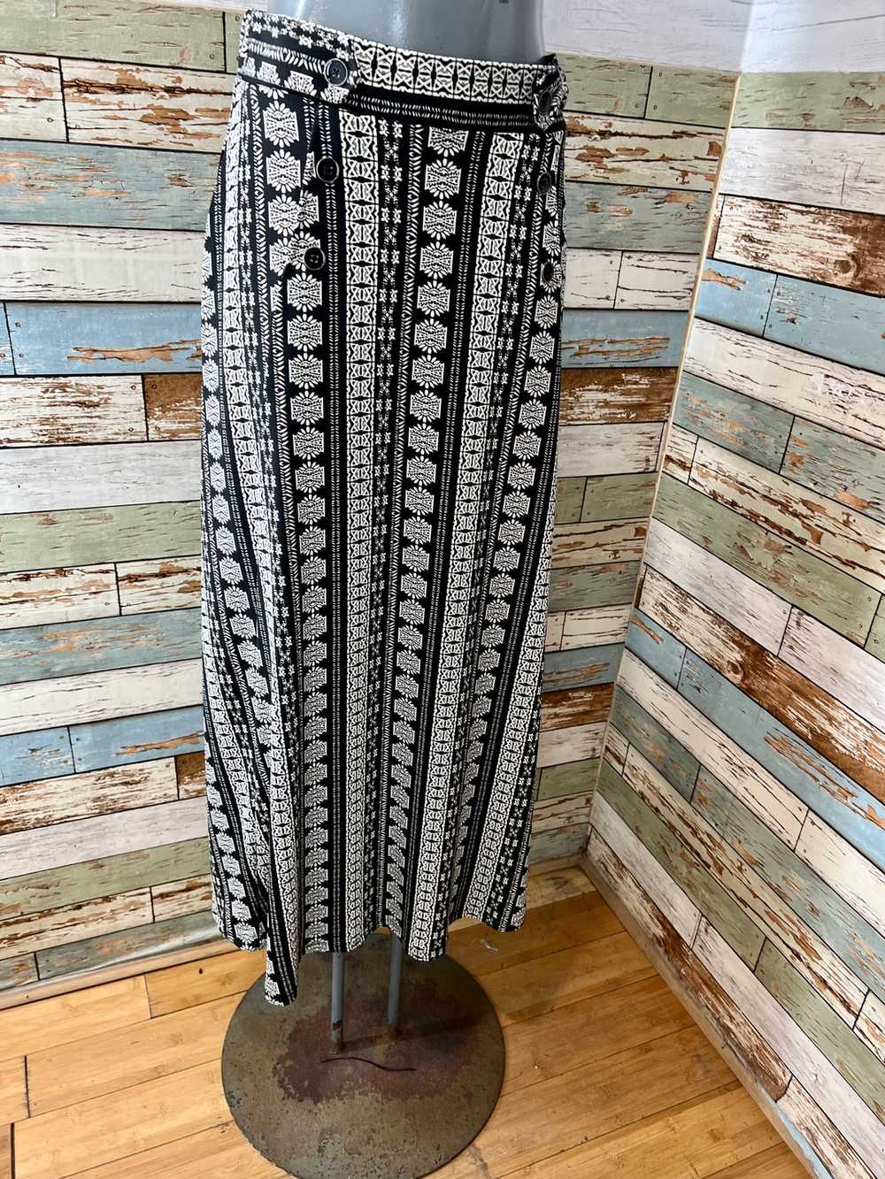 00’s Gray & Black Printed Maxi Revival Skirt - image 7