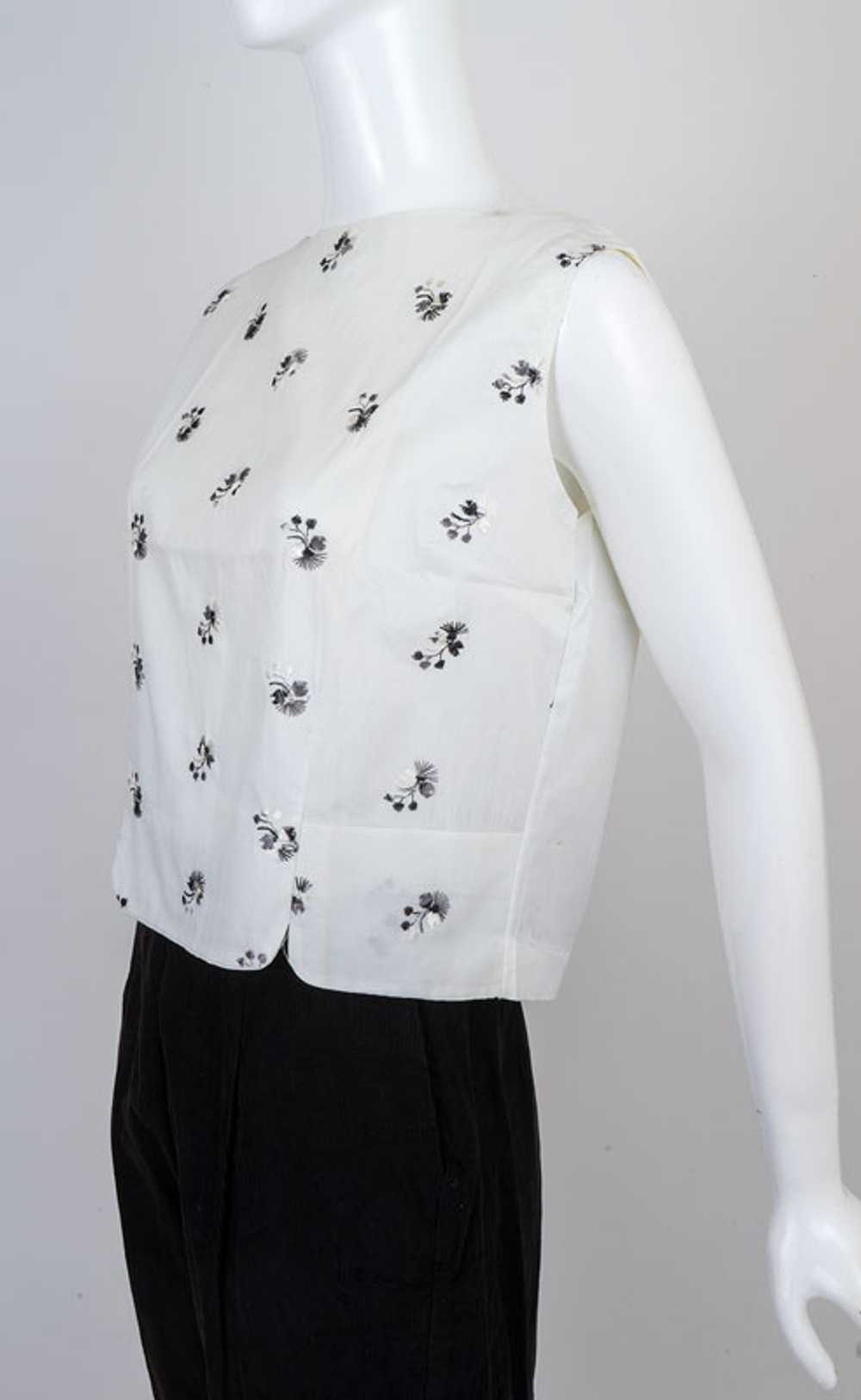 Embroidered 50s Sleeveless Blouse - image 1