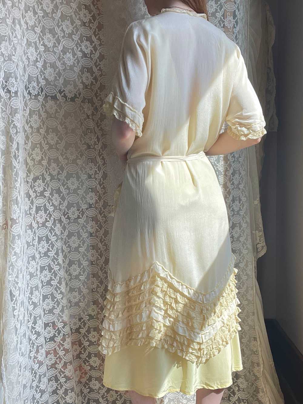 1920s Pale Yellow Silk Ruffle Robe Tie Waist - image 10