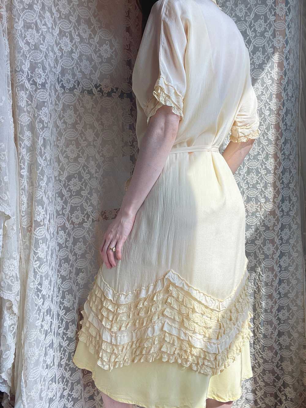 1920s Pale Yellow Silk Ruffle Robe Tie Waist - image 8