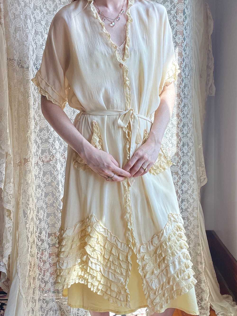 1920s Pale Yellow Silk Ruffle Robe Tie Waist - image 9