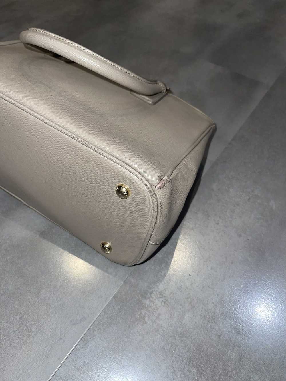 Luxury Prada Milano Beige Leather Hand Bag - image 9