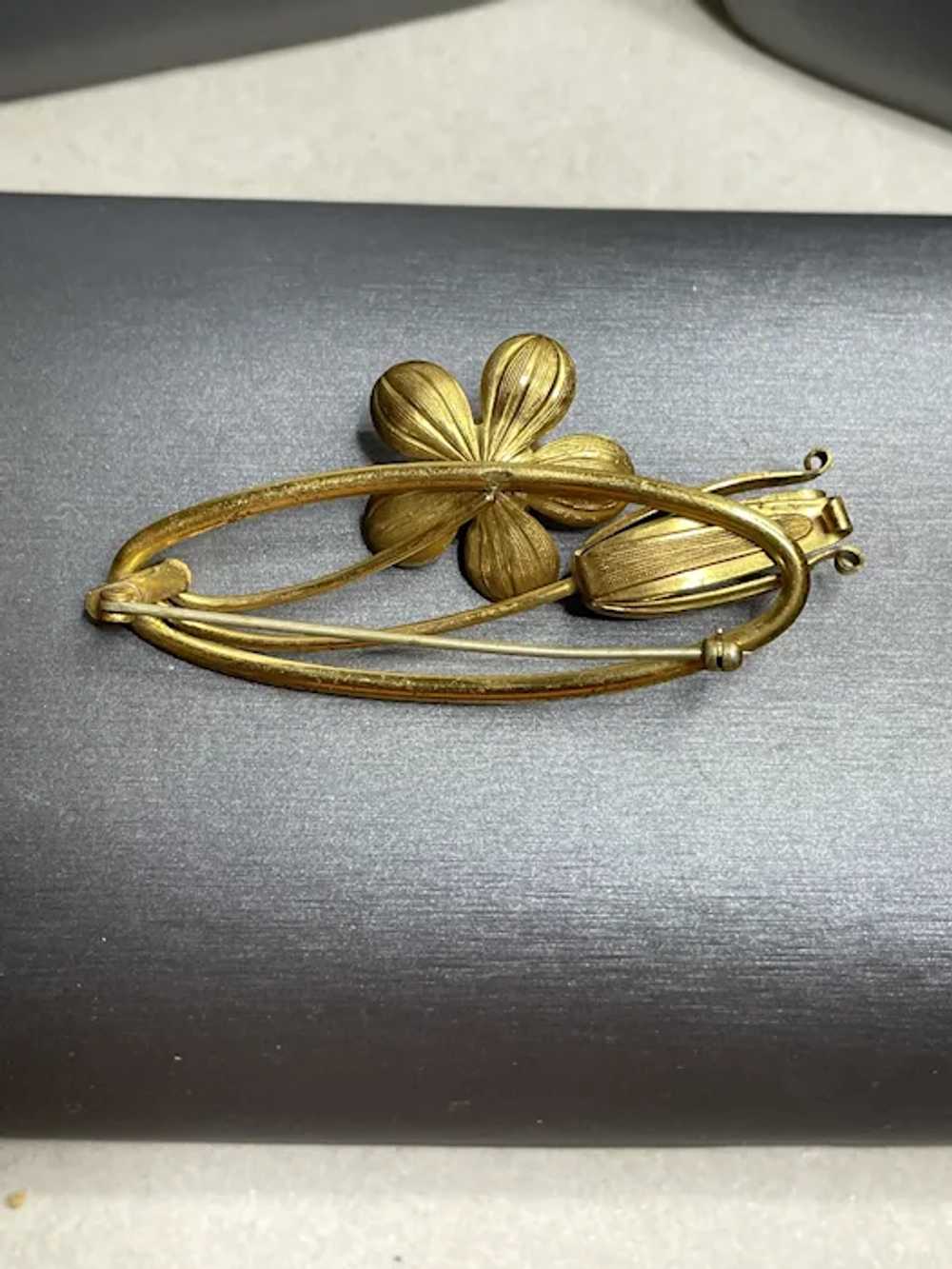 Antique Double Flower Brooch In A Gold Tone Brass… - image 10