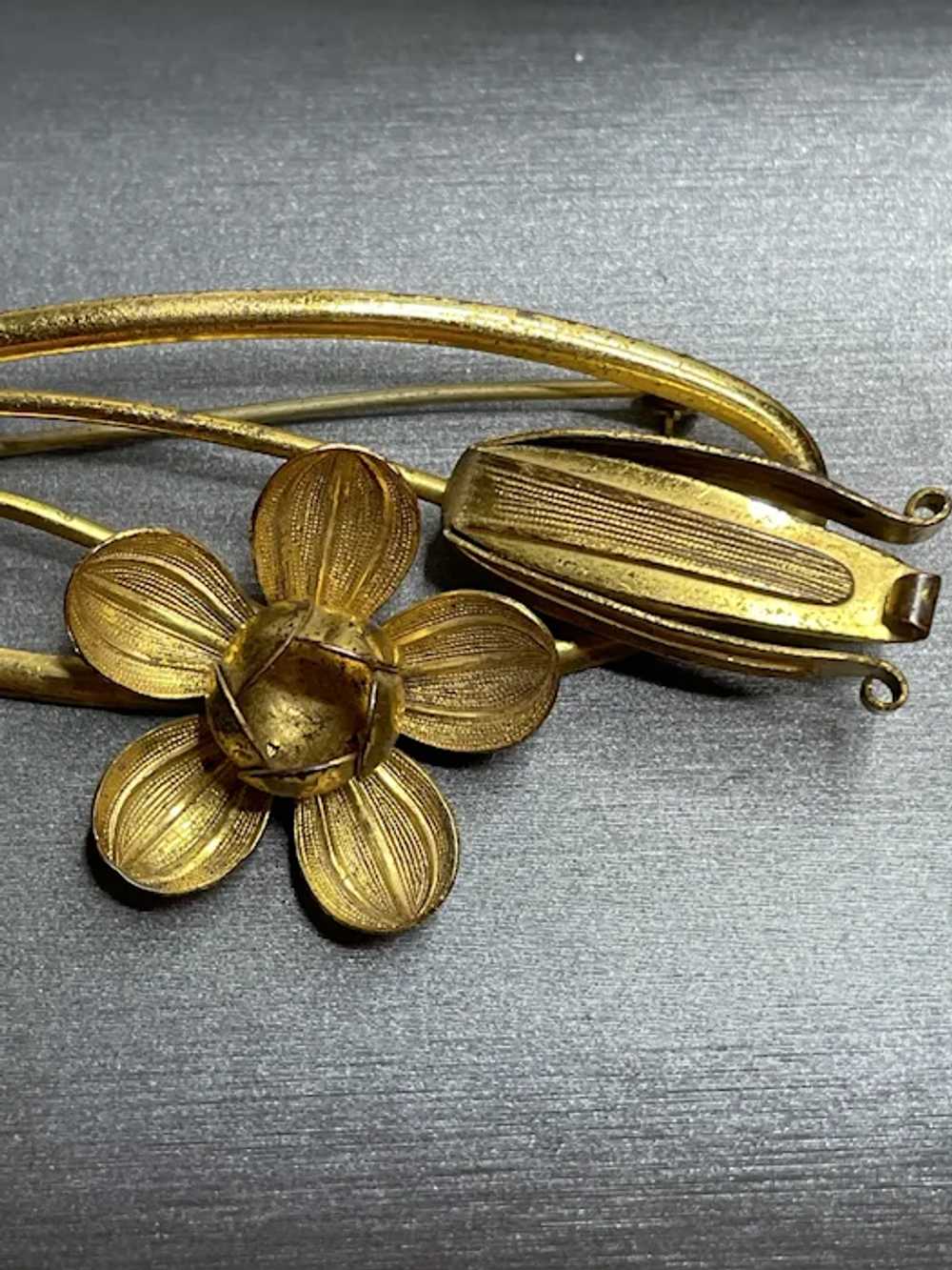 Antique Double Flower Brooch In A Gold Tone Brass… - image 6