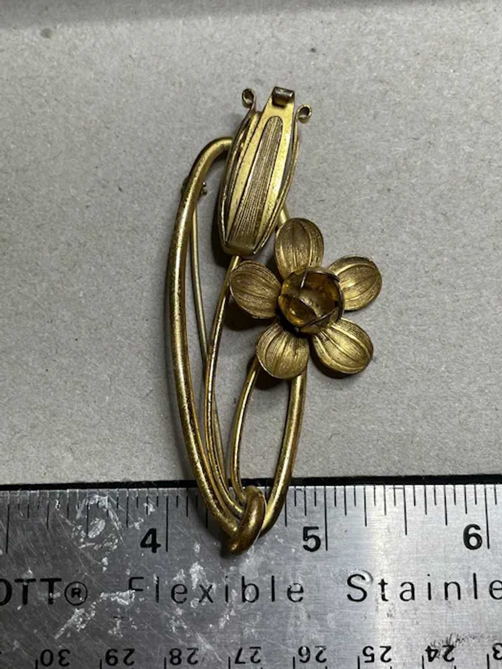 Antique Double Flower Brooch In A Gold Tone Brass… - image 8