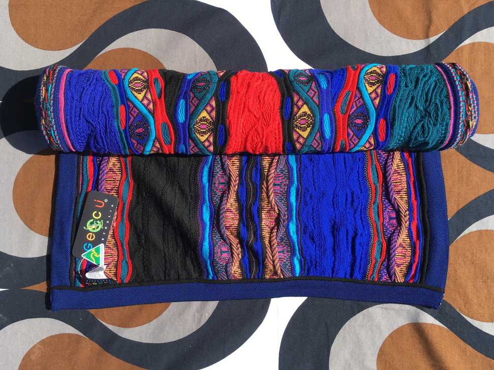 GECCU 3D-knitted merino ‘Mati’ wool shawl - image 3