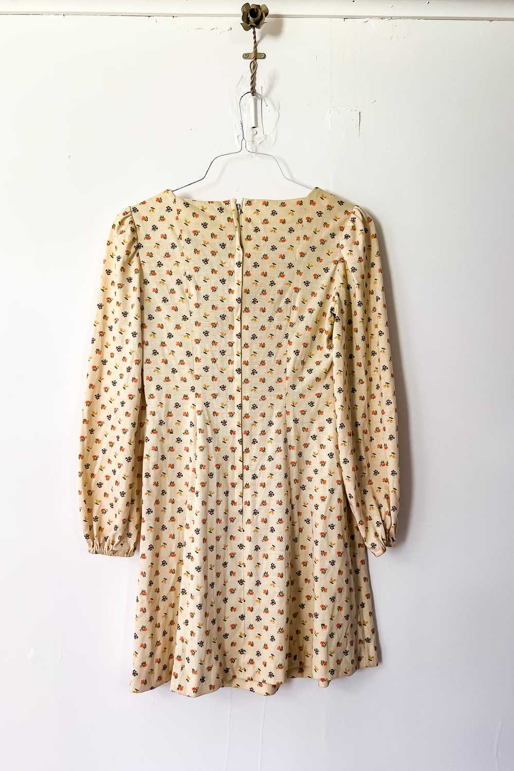 1970s Ditsy Floral Knit Mini Dress / Medium - image 8