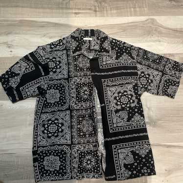 GU Black patterned shirt