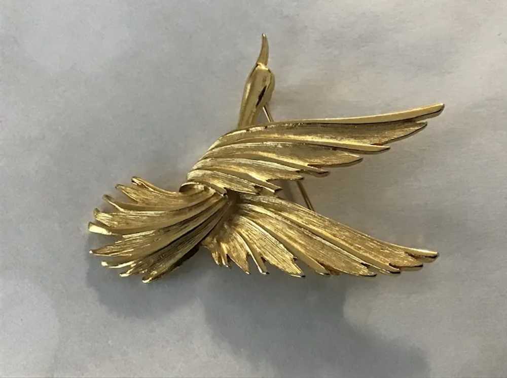 Vintage Tona Gold Tone Bird in Flight Pin - image 3