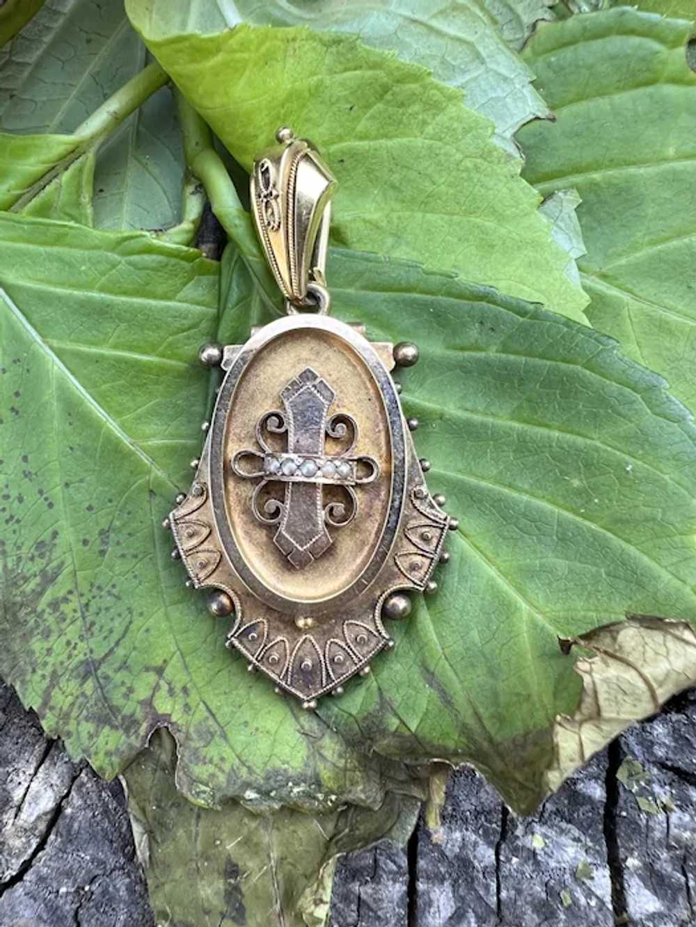 14K Yellow Gold Victorian Locket - image 5