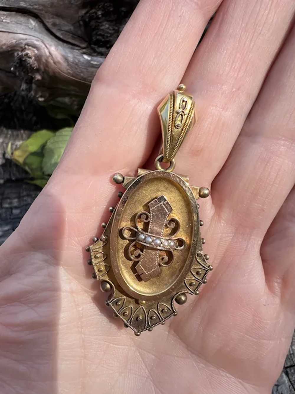 14K Yellow Gold Victorian Locket - image 6