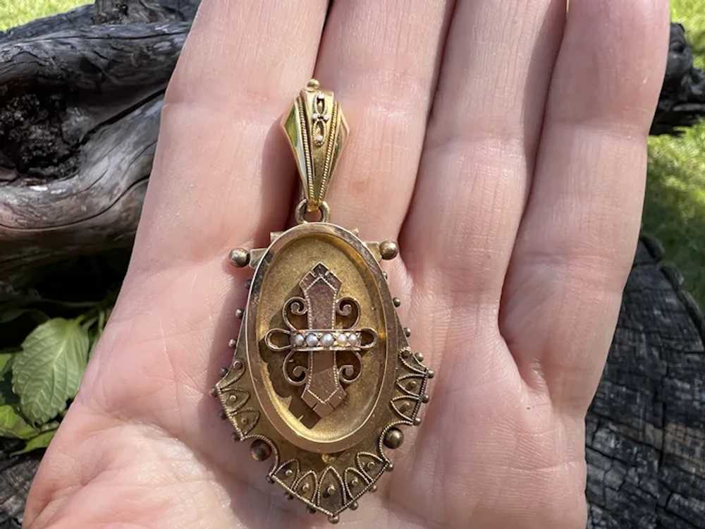 14K Yellow Gold Victorian Locket - image 8