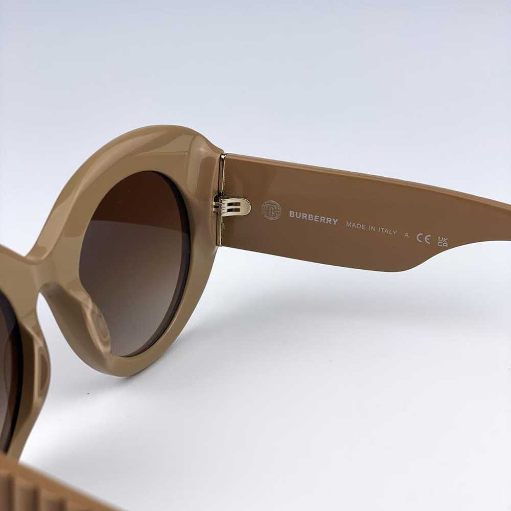 Burberry Sunglasses - image 10