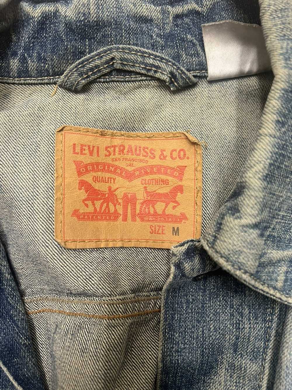 Levi's levi’s washed blue jean denim jacket - image 6