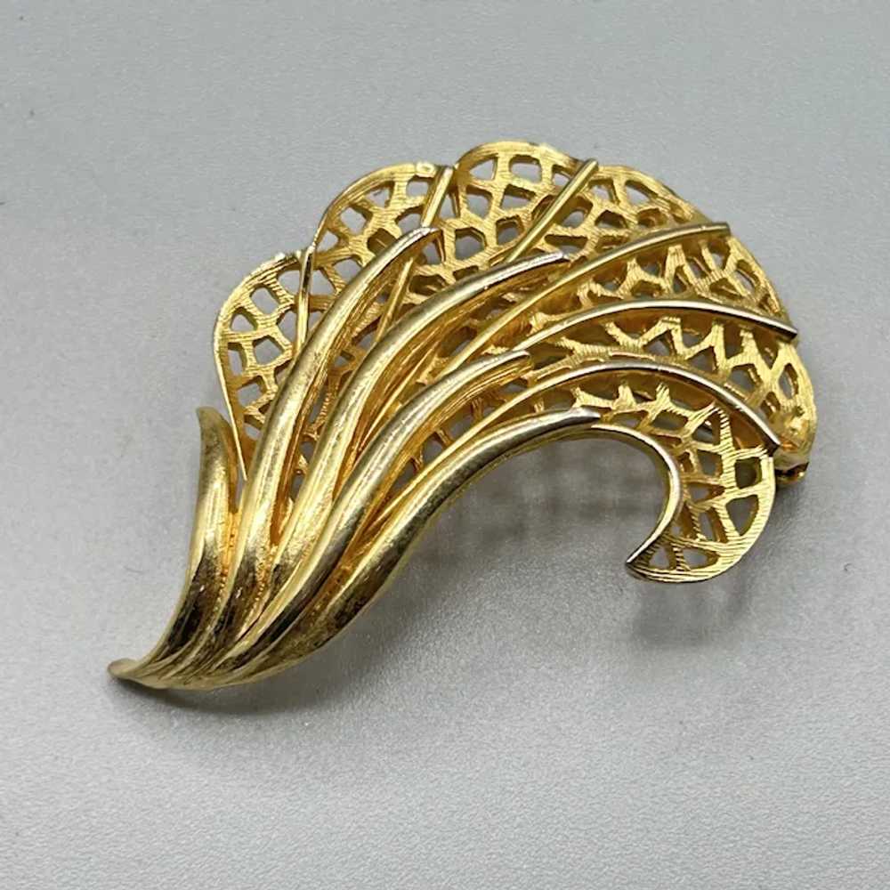 Abstract Leaf Brooch Stylistic Gold Tone Curled T… - image 3