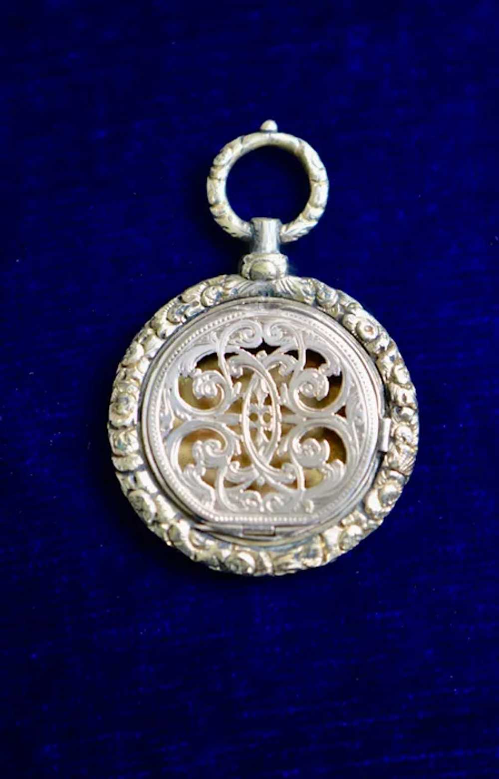 Victorian Filigree Design Round Photo Locket - image 2