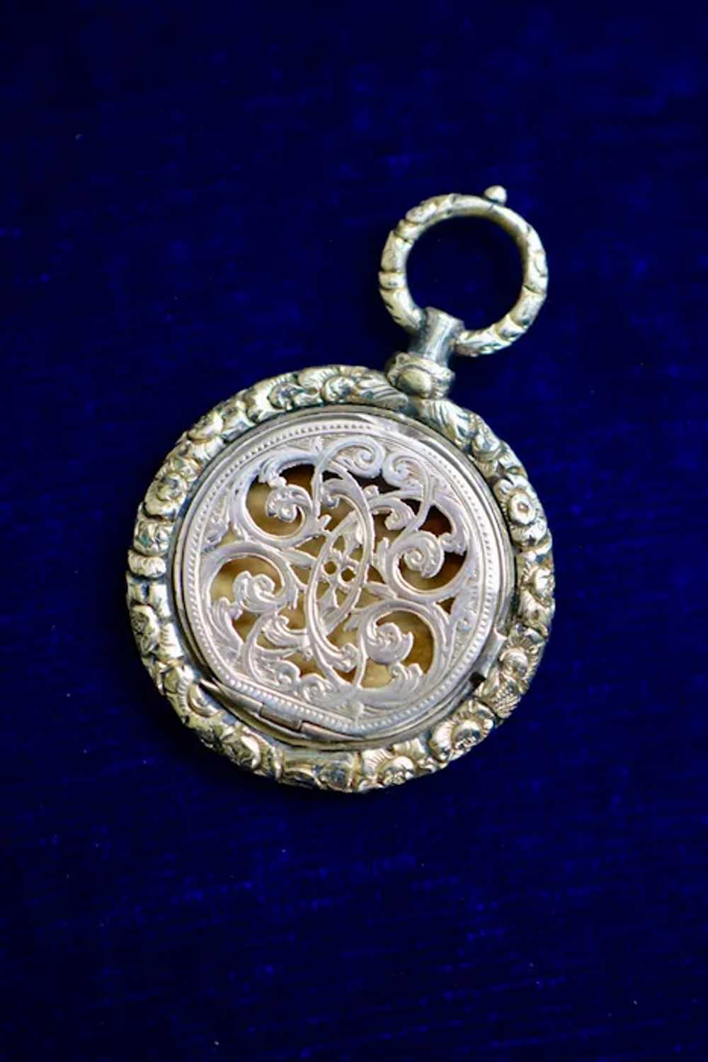 Victorian Filigree Design Round Photo Locket - image 3