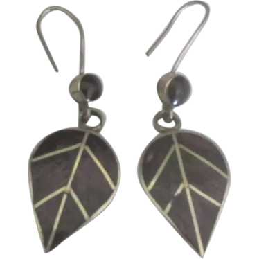 Lovely 950 Sterling Jasper Leaves Pierced Earrings - image 1