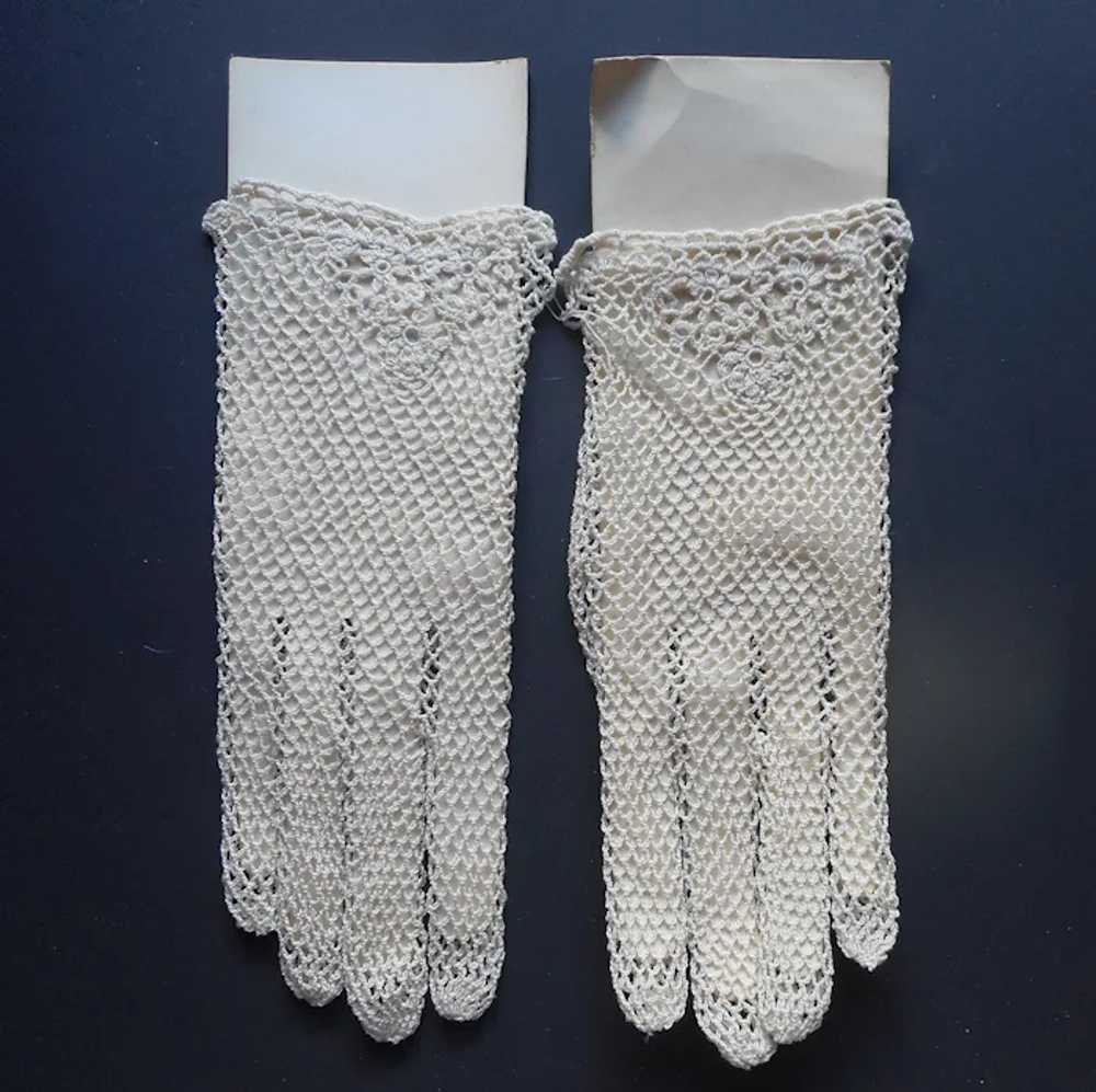 Crocheted Lace Gloves Unworn Vintage 1980s Palest… - image 3